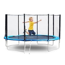 Батути и пързалки