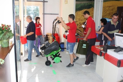 Отвори врати Технически хипермаркет "БАГИРА" в град Казанлък.