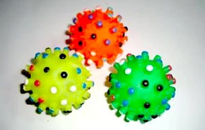 Гумено топче с цветни бодлички