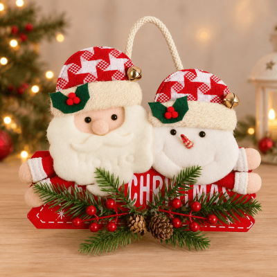 Коледна олекотена висяща декорация MERRY CHRISTMAS  с плюшени фигури Дядо Коледа и Снежко