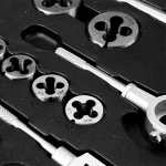 Комплект плашки и метчици 11-915 NEO TOOLS - 110 части