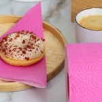 Двулицева домакинска хартия с една цветна и една бяла страна Renova - 120 къса / 2 пласта